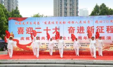 康保县委文明办组织慰问市道德模范